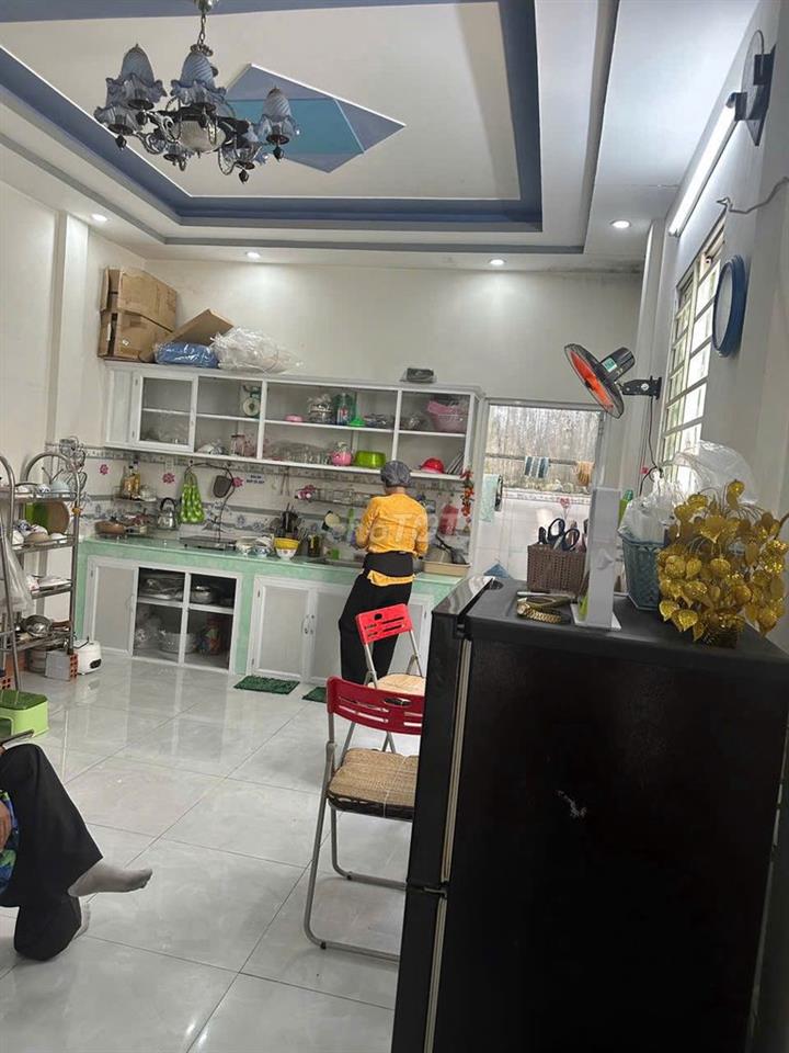 nhà hẻm lớn giá rẻ