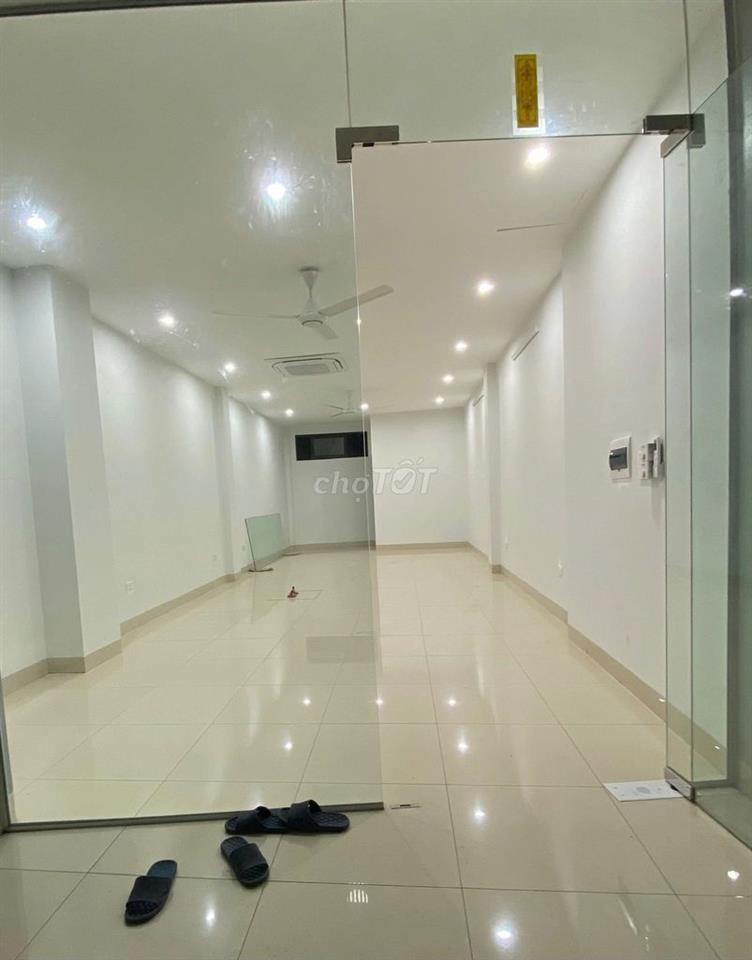 Chính chủ cho thuê văn phòng công ty tại tầng 1