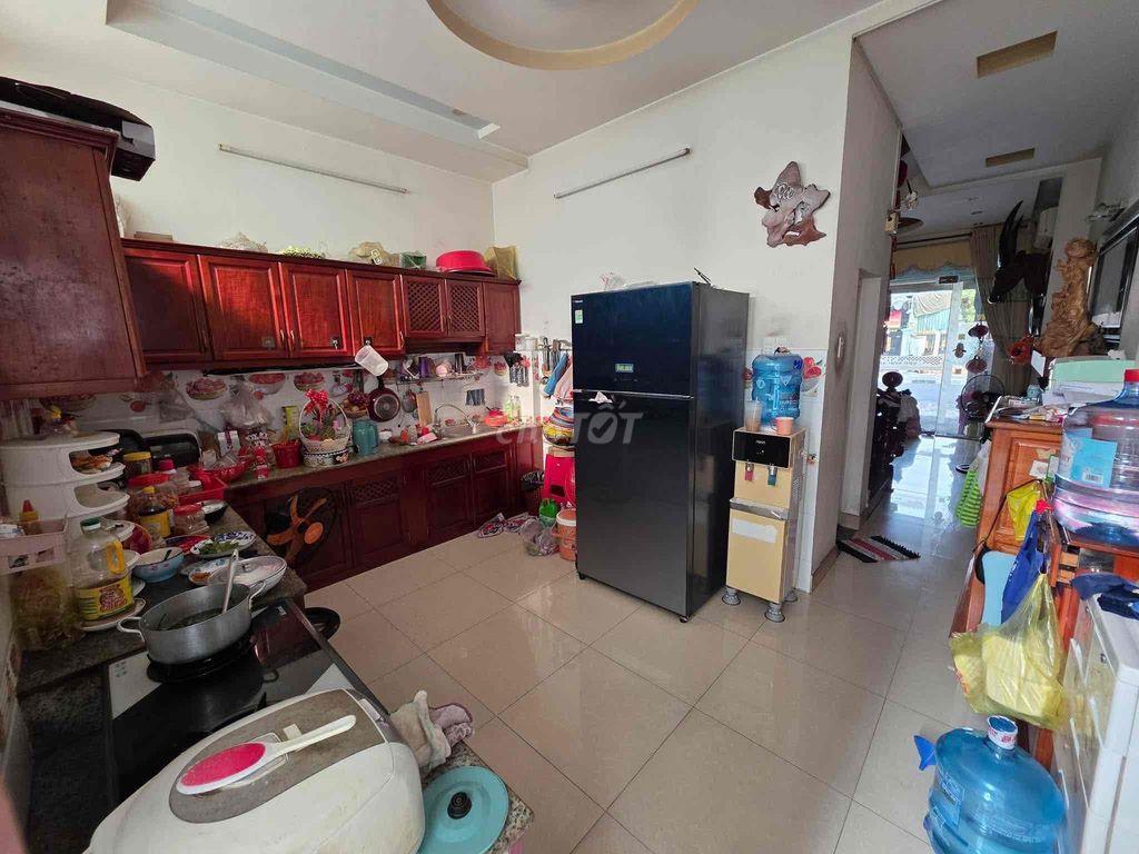 cần Bán Gấp nhà Mặt tiền Phan Đình Giót