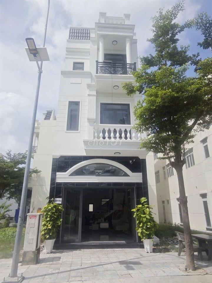 🔥 CHỈ 4,8 TỶ – NHÀ ĐẸP ICON CENTRAL 64M², THANG MÁY