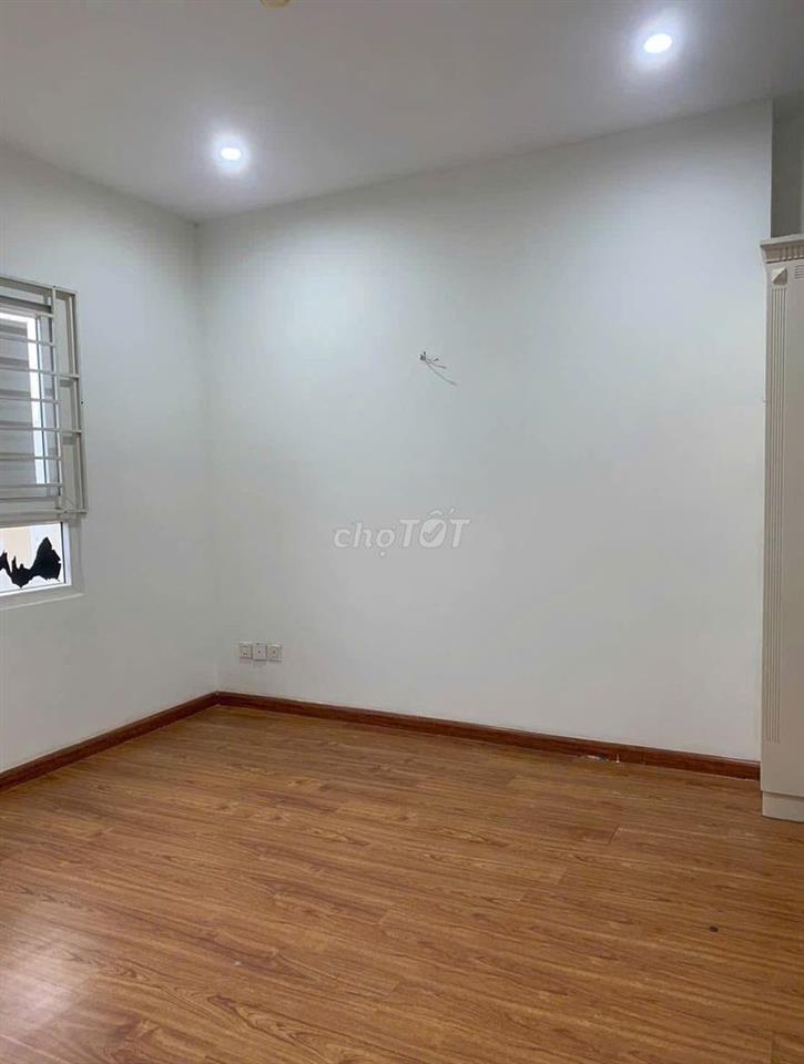 Chung cư Tân Phước -Q11 căn hộ 115m2, 3p ngủ giá 15tr/th            