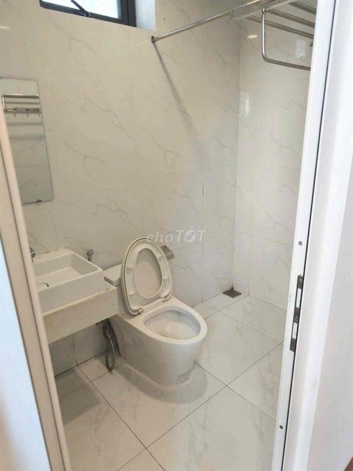 Trống sẵn căn hộ full nội thất hồ bơi