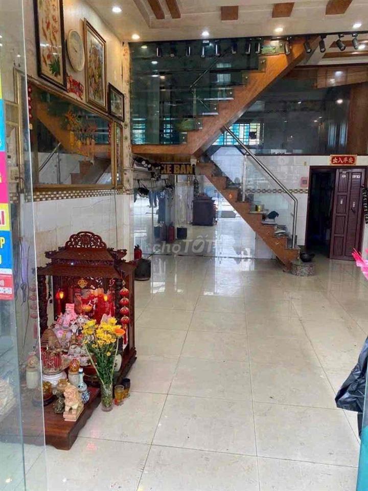 Nhà mặt tiền hẻm ô tô trung tâm