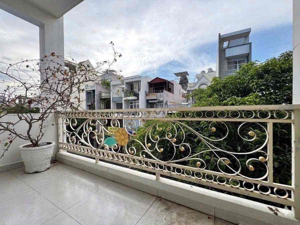 STUDIO BAN CÔNG YÊN THẾ NGAY SÂN BAY DỌN VÀO Ở NGAY