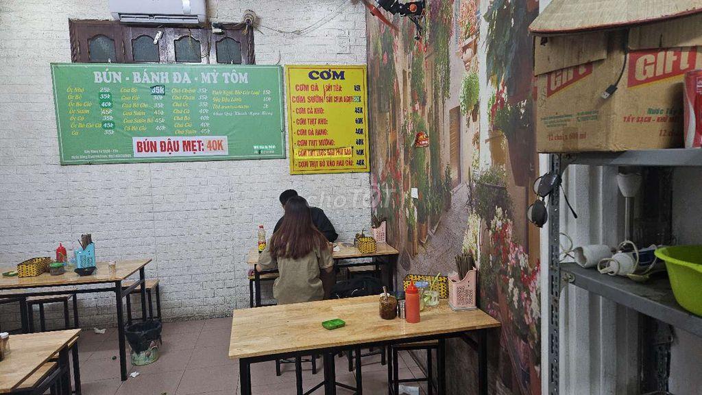 Nhượng mặt bằng khu dân cư đông đúc