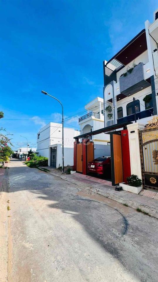NHÀ MẶT TIỀN RẠCH BẠCH NHA thiết kế hiện đại
