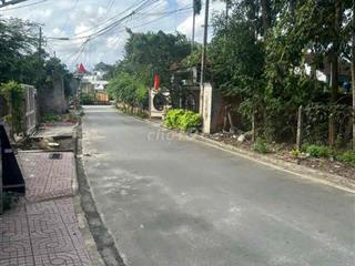 Cho thuê nhà 1 tret+1 lầu, dtsd:300m2, kho : 500m2
