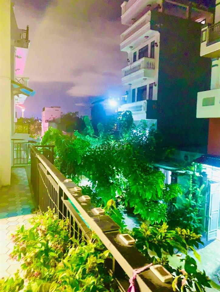 Phòng trọ 2 cửa sổ trời