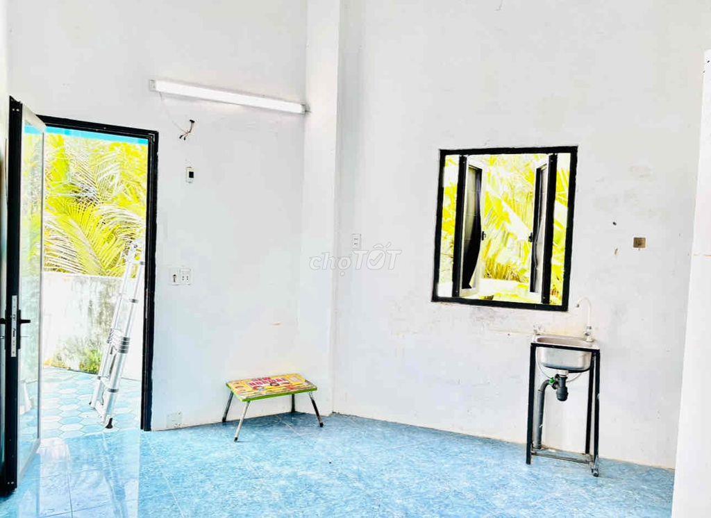 Phòng trọ 2 cửa sổ trời