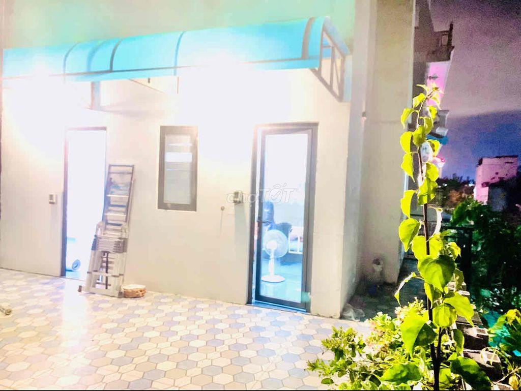 Phòng trọ 2 cửa sổ trời