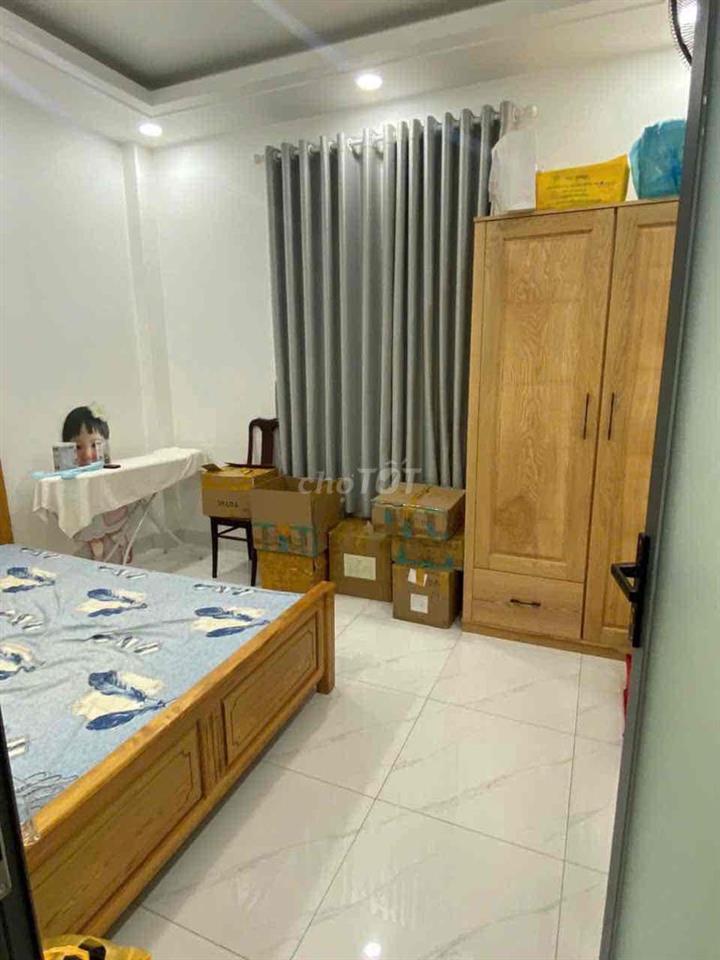 cho thuê nhà mới hẻm lớn, gần chợ bình long
