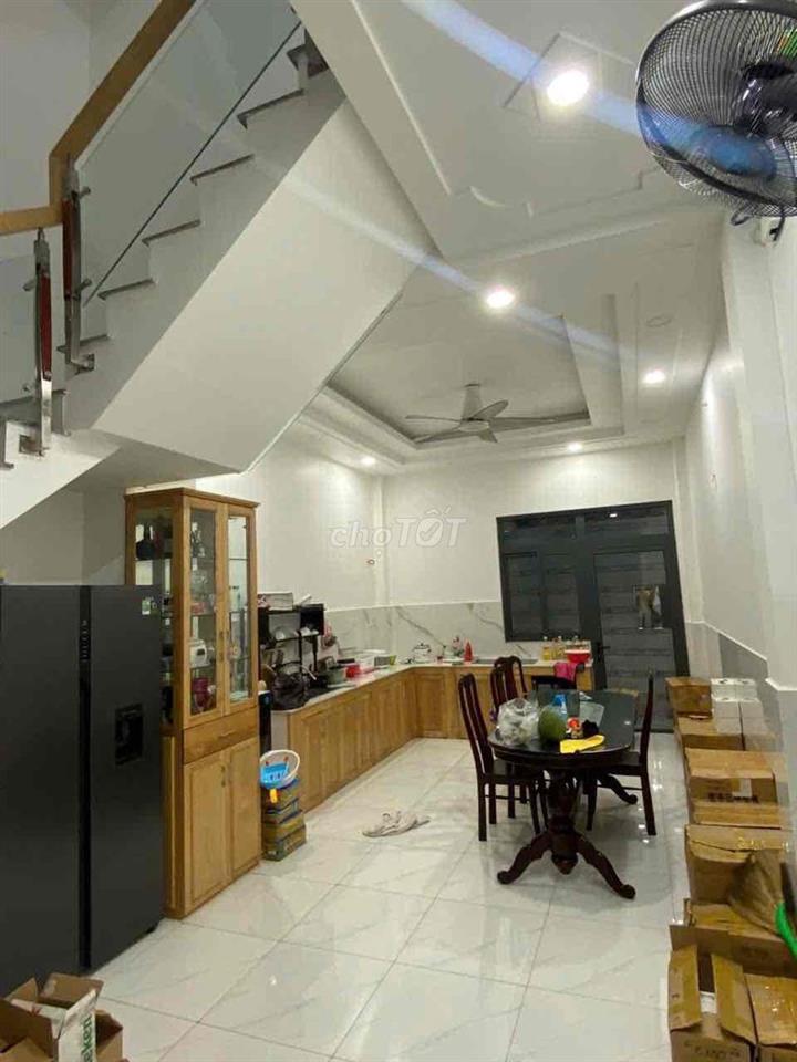 cho thuê nhà mới hẻm lớn, gần chợ bình long