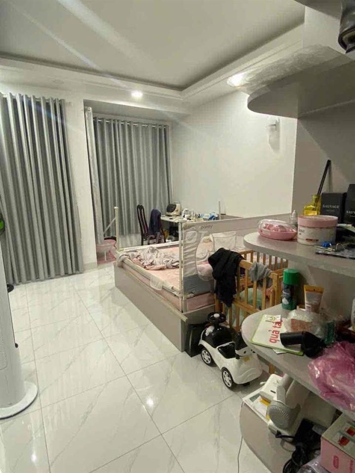 cho thuê nhà mới hẻm lớn, gần chợ bình long
