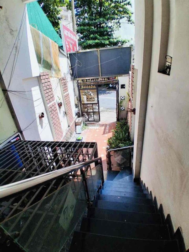 Cho Thuê Mặt Bằng riêng biệt có sân để xe rộng