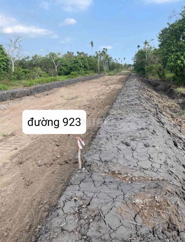 300 m2 đất đường 923