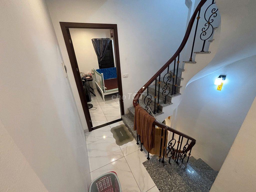 NHÀ CHÍNH CHỦ SỐ 12 NGÕ 18 ĐỒNG NHÂN,GẦN KĐT ĐÔ NGHĨA 3PN GIÁ 4.95 TỶ