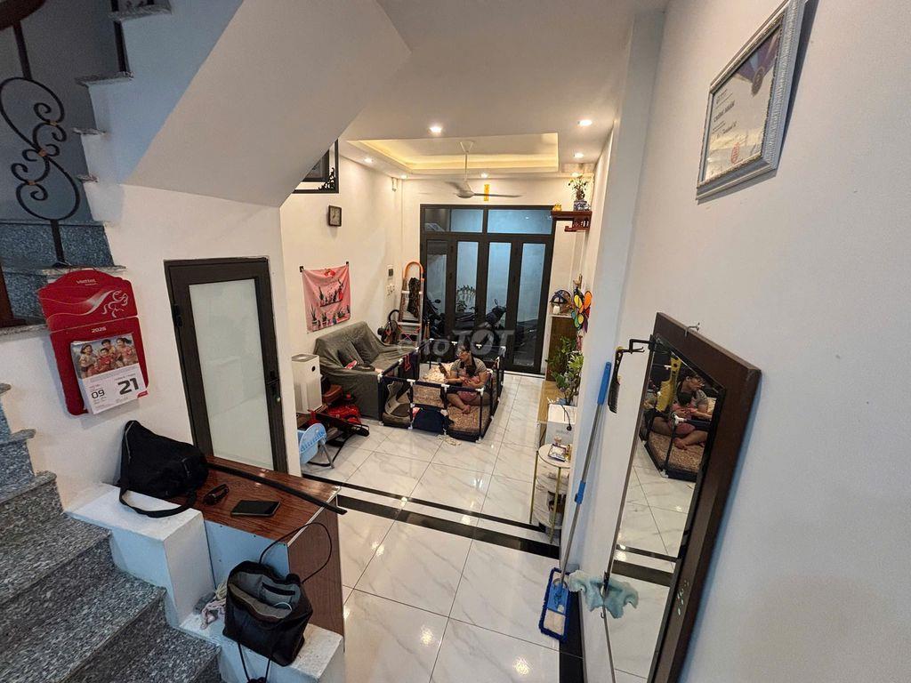 NHÀ CHÍNH CHỦ SỐ 12 NGÕ 18 ĐỒNG NHÂN,GẦN KĐT ĐÔ NGHĨA 3PN GIÁ 4.95 TỶ