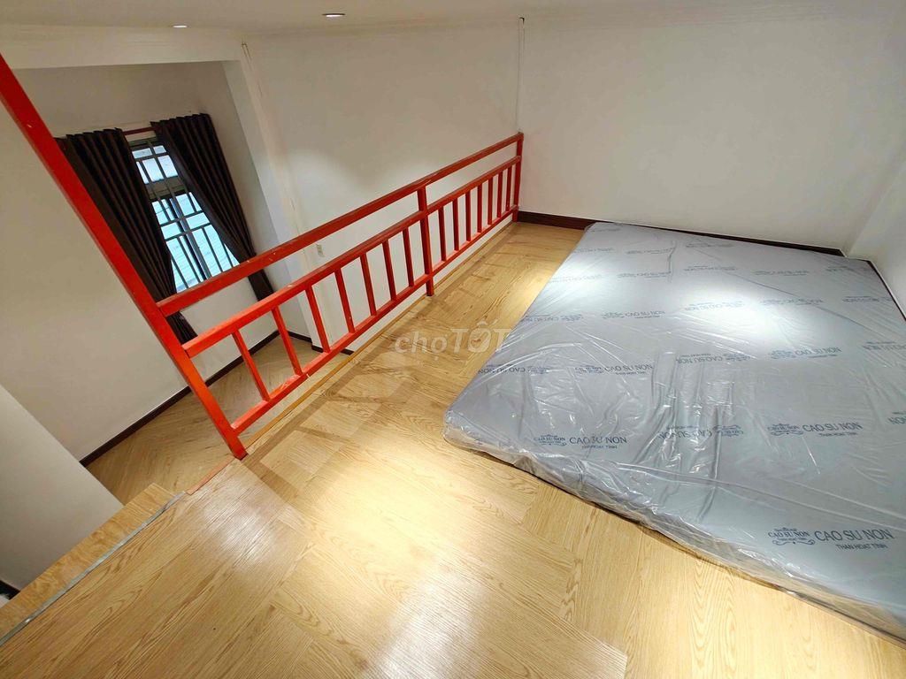DUPLEX RỘNG CỬA SỔ THOÁNG GẦN NGUYỄN VĂN TRỖI