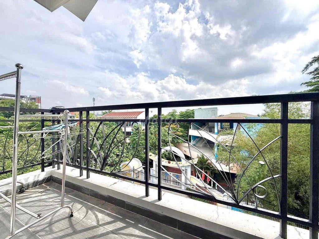 PHÒNG RỘNG BAN CÔNG MÁY GIẶT XANH NGÁT