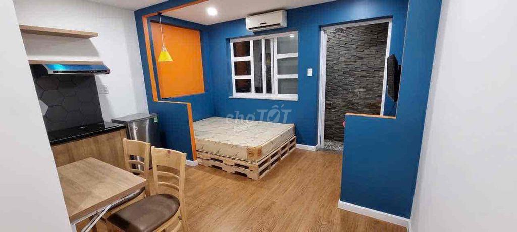 STUDIO GIẾNG TRỜI NGAY NGÃ TƯ PHÚ NHUẬN
