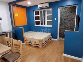 STUDIO GIẾNG TRỜI NGAY NGÃ TƯ PHÚ NHUẬN