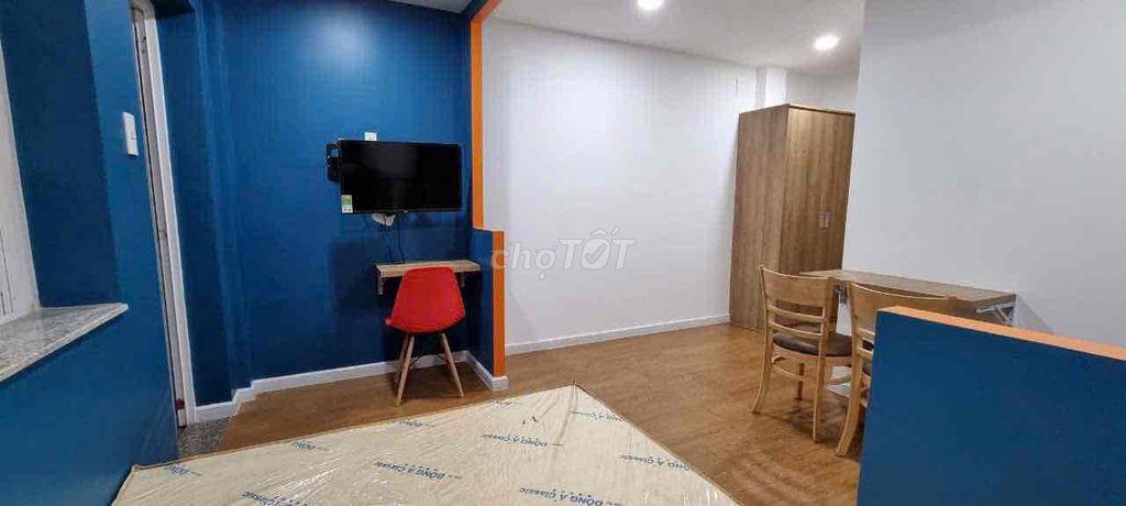 STUDIO GIẾNG TRỜI NGAY NGÃ TƯ PHÚ NHUẬN