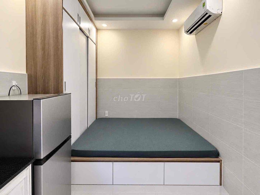 STUDIO BAN CÔNG NGAY CẦU THỊ NGHÈ, GIÁP Q1