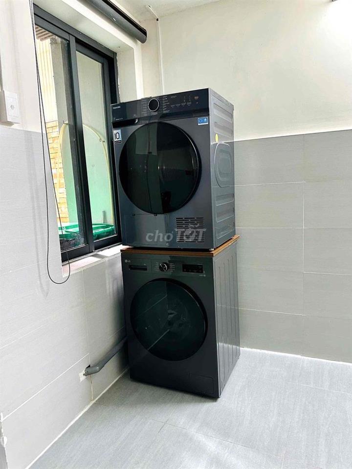 STUDIO BAN CÔNG NGAY CẦU THỊ NGHÈ, GIÁP Q1