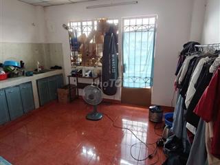 Nhà ngay mặt tiền. Gần chợ.siêu thị kế bên. Ngay trung tâm dễ di chuyể