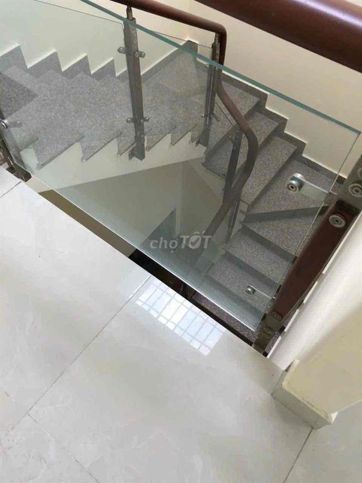 Mình có nhà nguyên căn mặt tiền đường số 40,