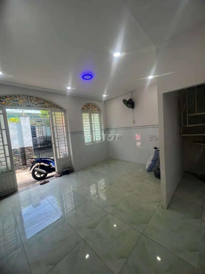 nhà cho thuê chính chủ đốii diện siêu thị gigamai