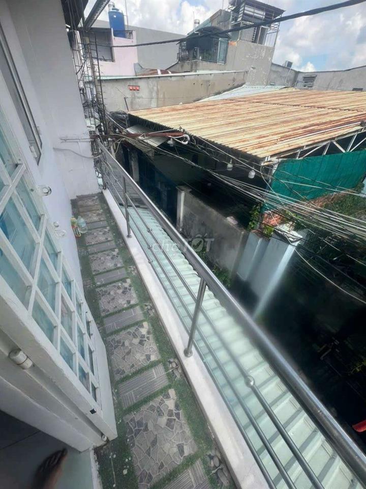 nhà cho thuê chính chủ đốii diện siêu thị gigamai