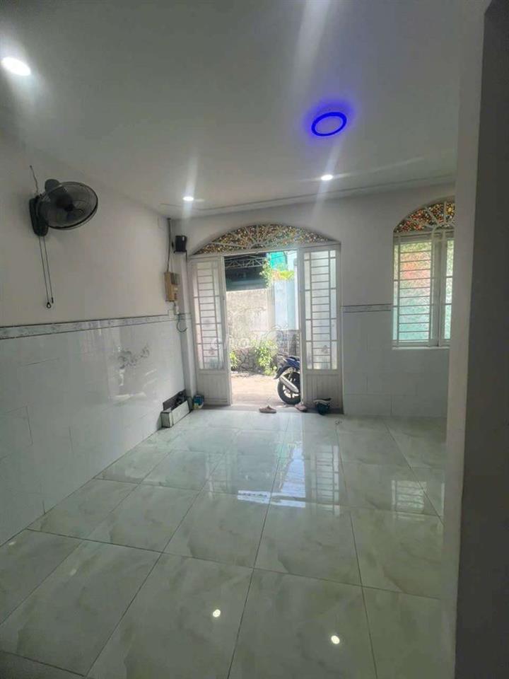 nhà cho thuê chính chủ đốii diện siêu thị gigamai