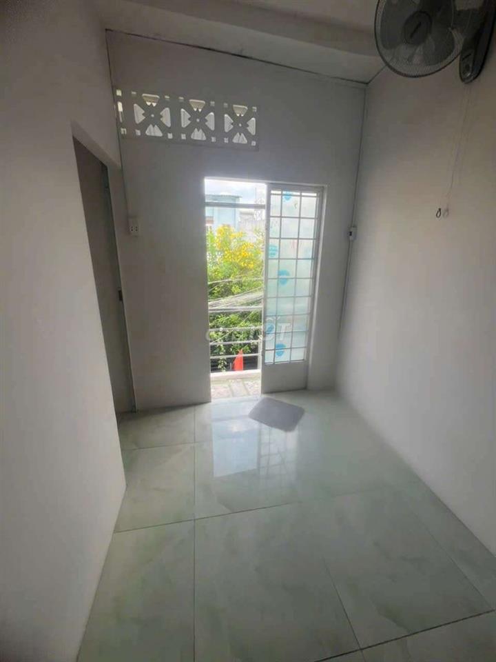 nhà cho thuê chính chủ đốii diện siêu thị gigamai