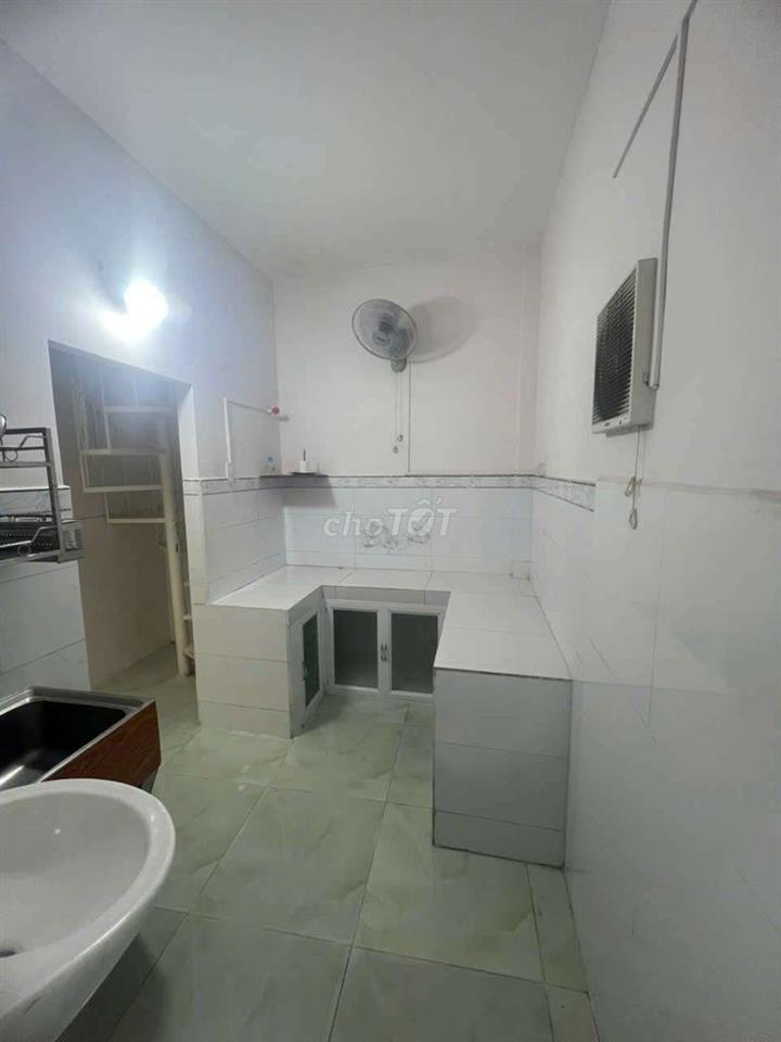 nhà cho thuê chính chủ đốii diện siêu thị gigamai