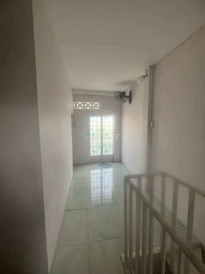 nhà cho thuê chính chủ đốii diện siêu thị gigamai