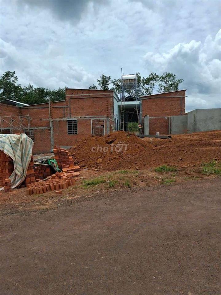 Đất xây tro, kd mặt tiền đuòng 32m ngay kcn Tân Tiến  200m2/350 tr