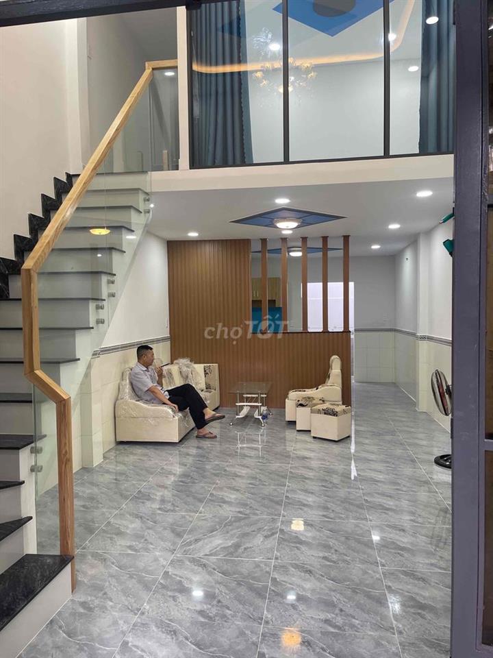 nhà đẹp xe hơi đậu trong nhà