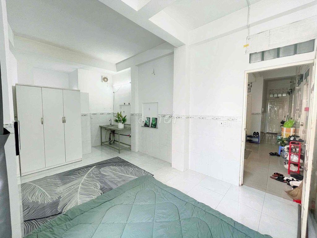 Studio Nội Thất Đầy Đủ 25m2 Gần Vòng Xoay Phú Lâm Q6
