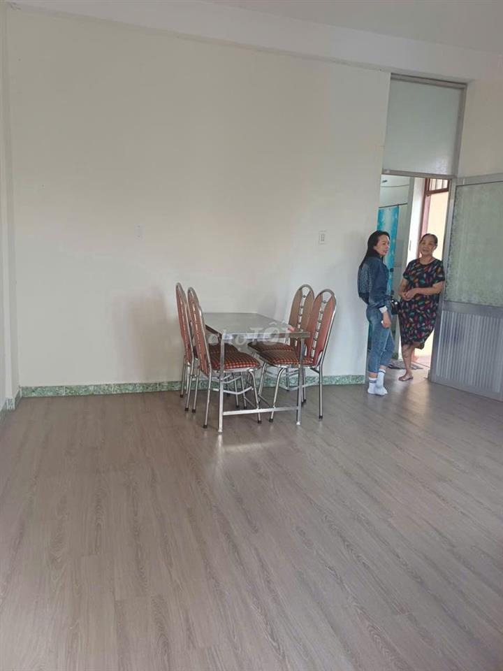 Bán căn hộ chung cư Bàu Cát II, 2,65 tỷ, 55 m2 thang bộ lầu thấp.