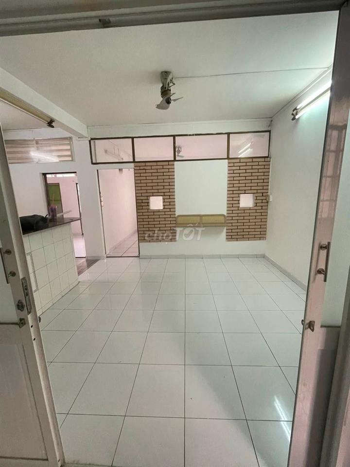 Chung cư Đất Thánh cho thuê căn thang bộ lầu 2 1PN giá thuê 7tr5/tháng