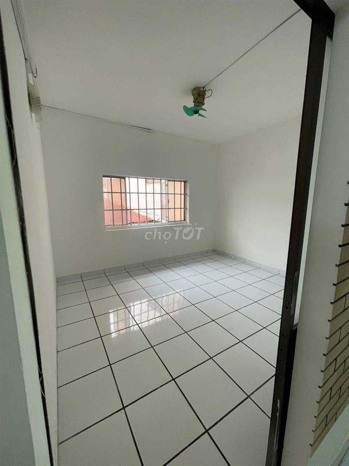 Chung cư Đất Thánh cho thuê căn thang bộ lầu 2 1PN giá thuê 7tr5/tháng