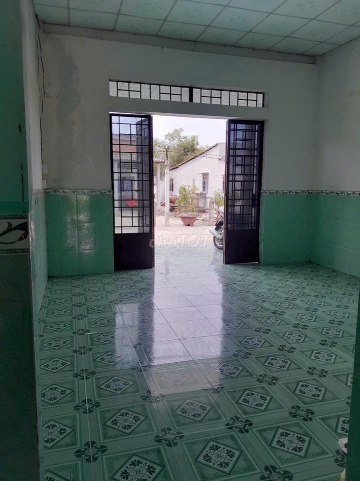 Bán đất 223 m2 có nhà cấp 4 đang cho thuê. Bến Lức Long An (Tây Ninh)