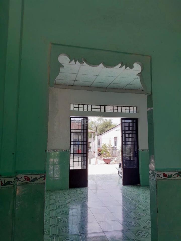 Bán đất 223 m2 có nhà cấp 4 đang cho thuê. Bến Lức Long An (Tây Ninh)