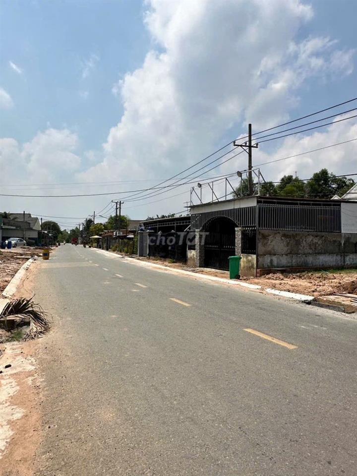 Cần bán gấp lô đất vườn mặt tiền đường nhựa