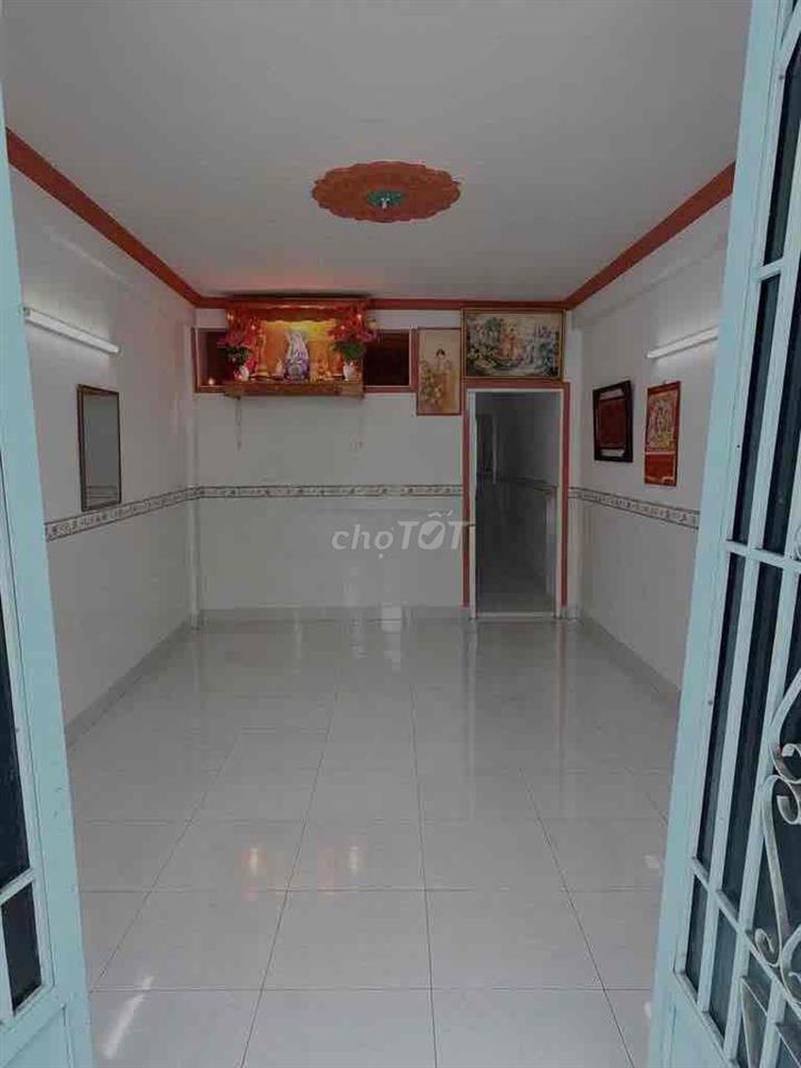 40 m² (Ngang 4m x Dài 10m), 1 trệt 2 lầu,  3 pn, 3 wc.