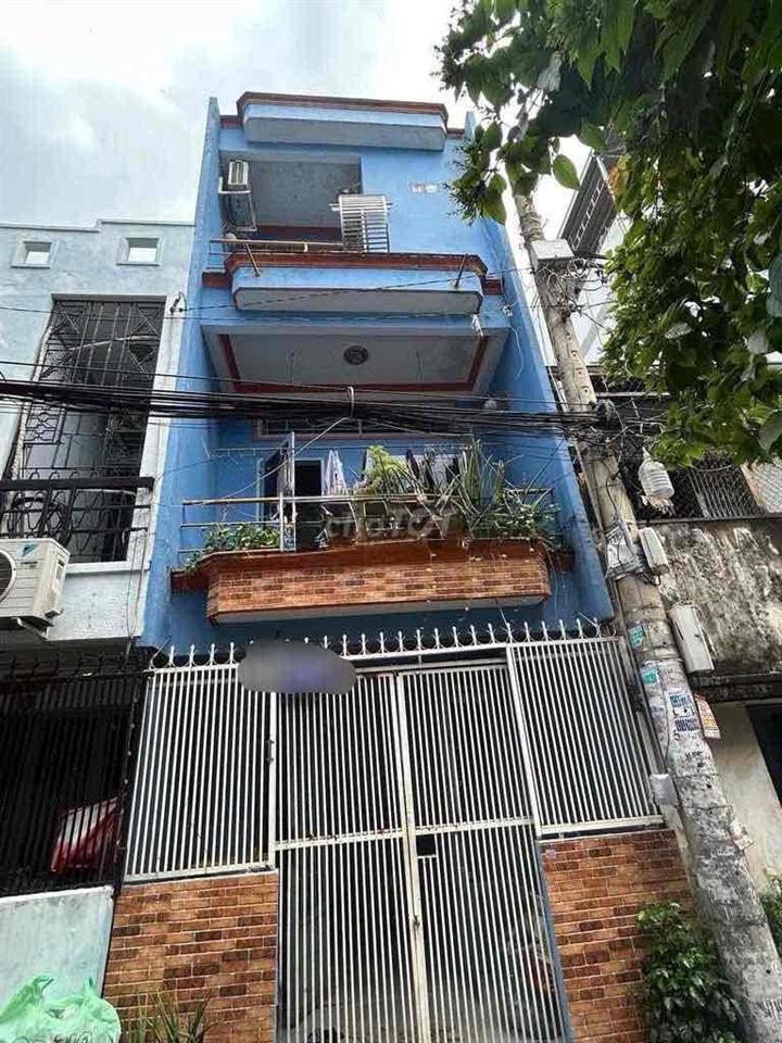 40 m² (Ngang 4m x Dài 10m), 1 trệt 2 lầu,  3 pn, 3 wc.