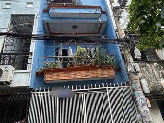 40 m² (Ngang 4m x Dài 10m), 1 trệt 2 lầu,  3 pn, 3 wc.