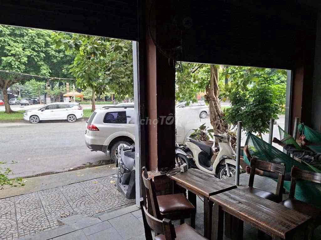 góc 2 mặt tiền ngang 15m dài 15m