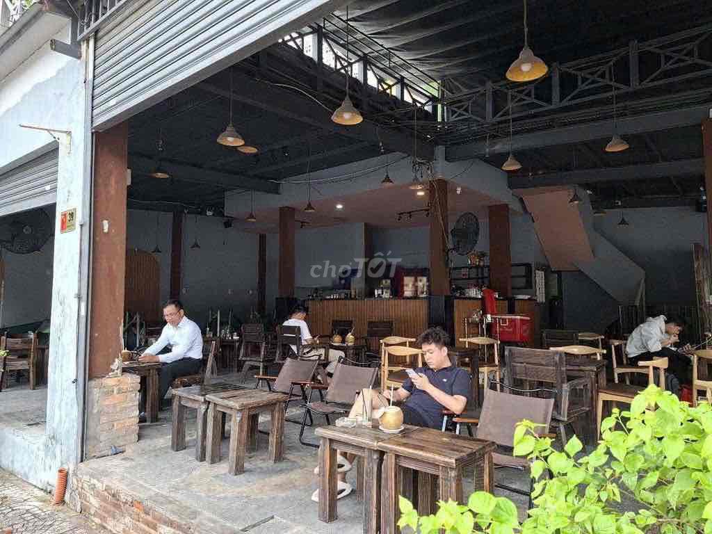 góc 2 mặt tiền ngang 15m dài 15m